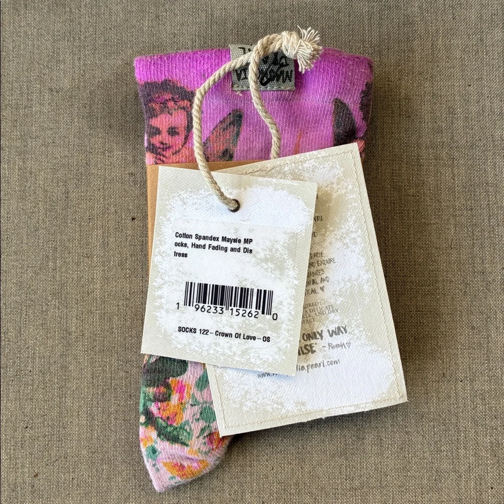 NWT Magnolia Pearl Maysie Socks in Crown of Love - Picture 6 of 9